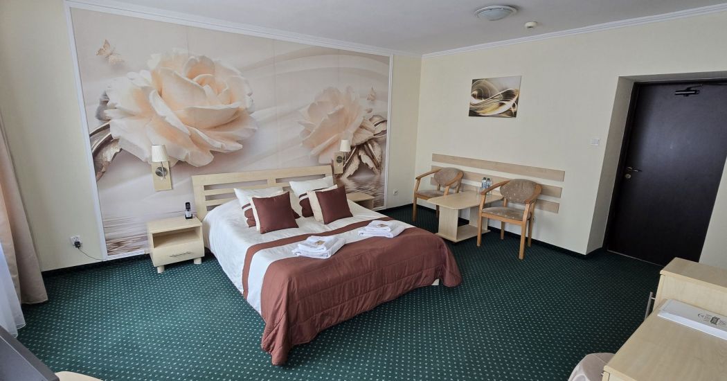 Pokój z łożem małżeńskim